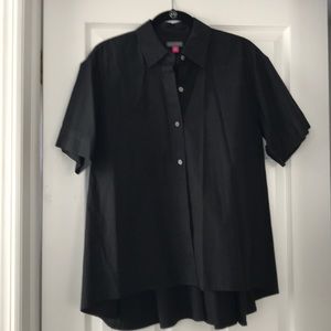 Short sleeve button down Blk swing top. Sz S
